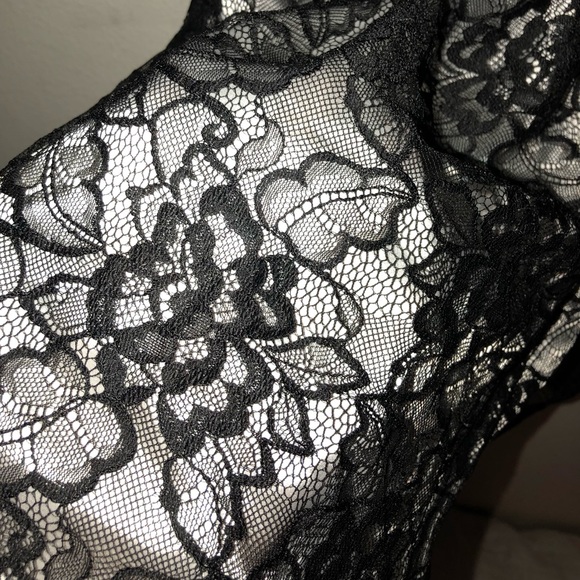 Nice lace dress - Picture 3 of 5